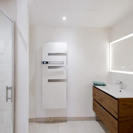 4-bedroom With Beautiful Balcony Bordeaux