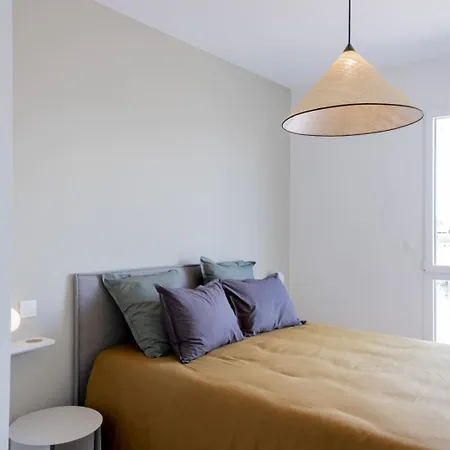 Apartment 4-bedroom With Beautiful Balcony