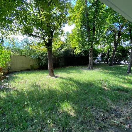 Apartment Spacious 4br With Lovely Balcony Bordeaux