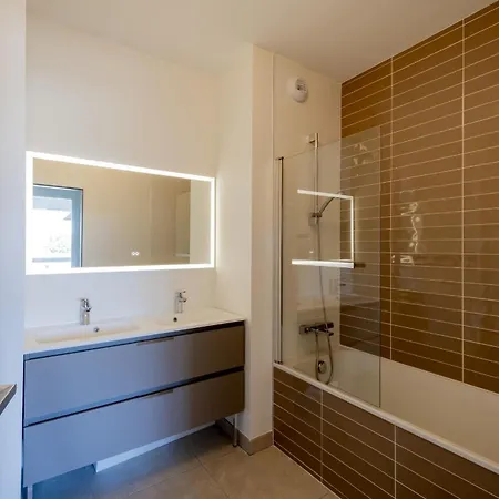 Apartment 4-bedroom With Beautiful Balcony