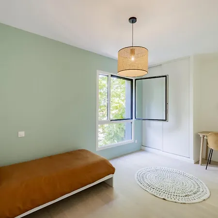 4-bedroom With Beautiful Balcony Bordeaux
