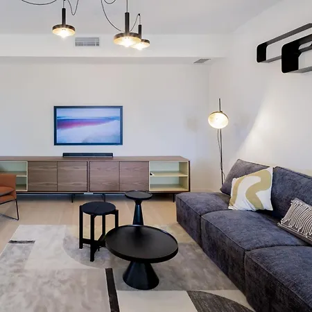 Apartment 4-bedroom With Beautiful Balcony *
