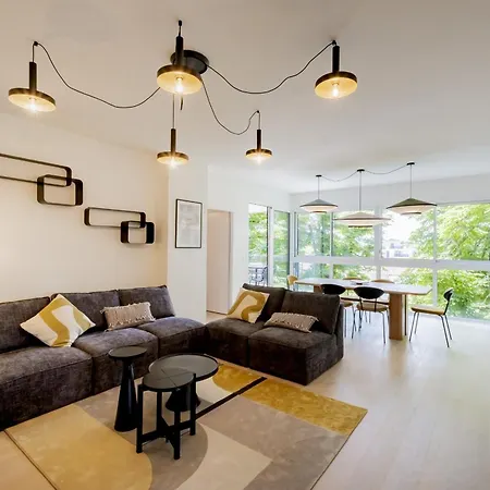 Spacious 4br With Lovely Balcony *