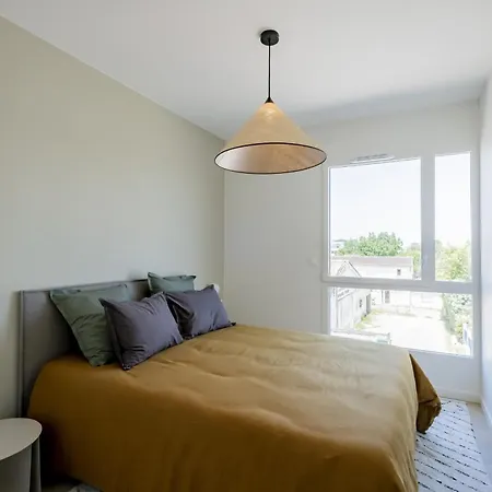 Spacious 4br With Lovely Balcony Daire Bordeaux