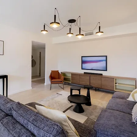 Spacious 4br With Lovely Balcony Daire Bordeaux